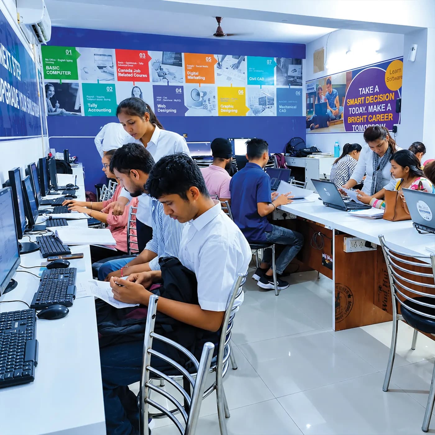 Students and trainers in the computer lab